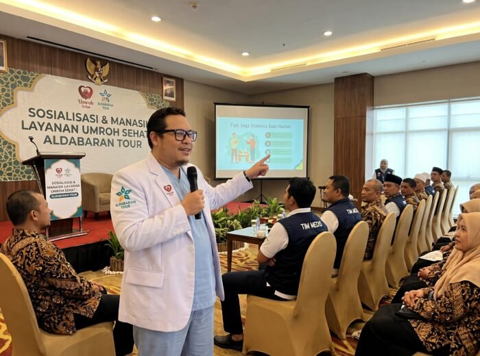 dr. Priyo Prasetyo Sp.U mengawal Layanan Umroh Sehat Aldabaran di Tanah Suci